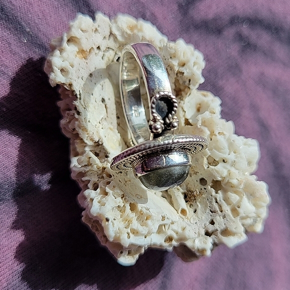 Beautiful vintage sterling silver ring with genuine labradorite stone. - Picture 4 of 5
